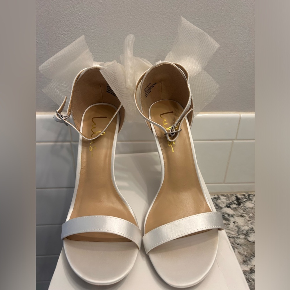 Lulus bridal bow heels